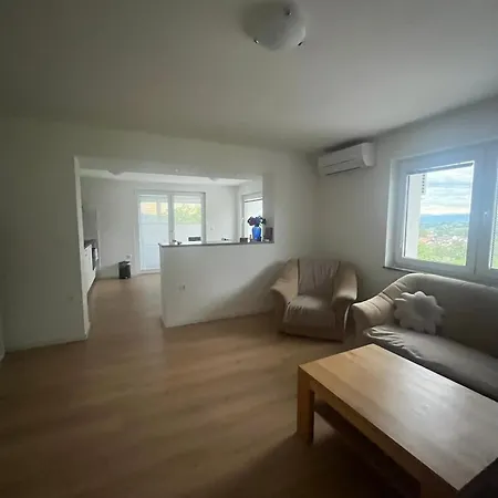 Lägenhet Janez House *